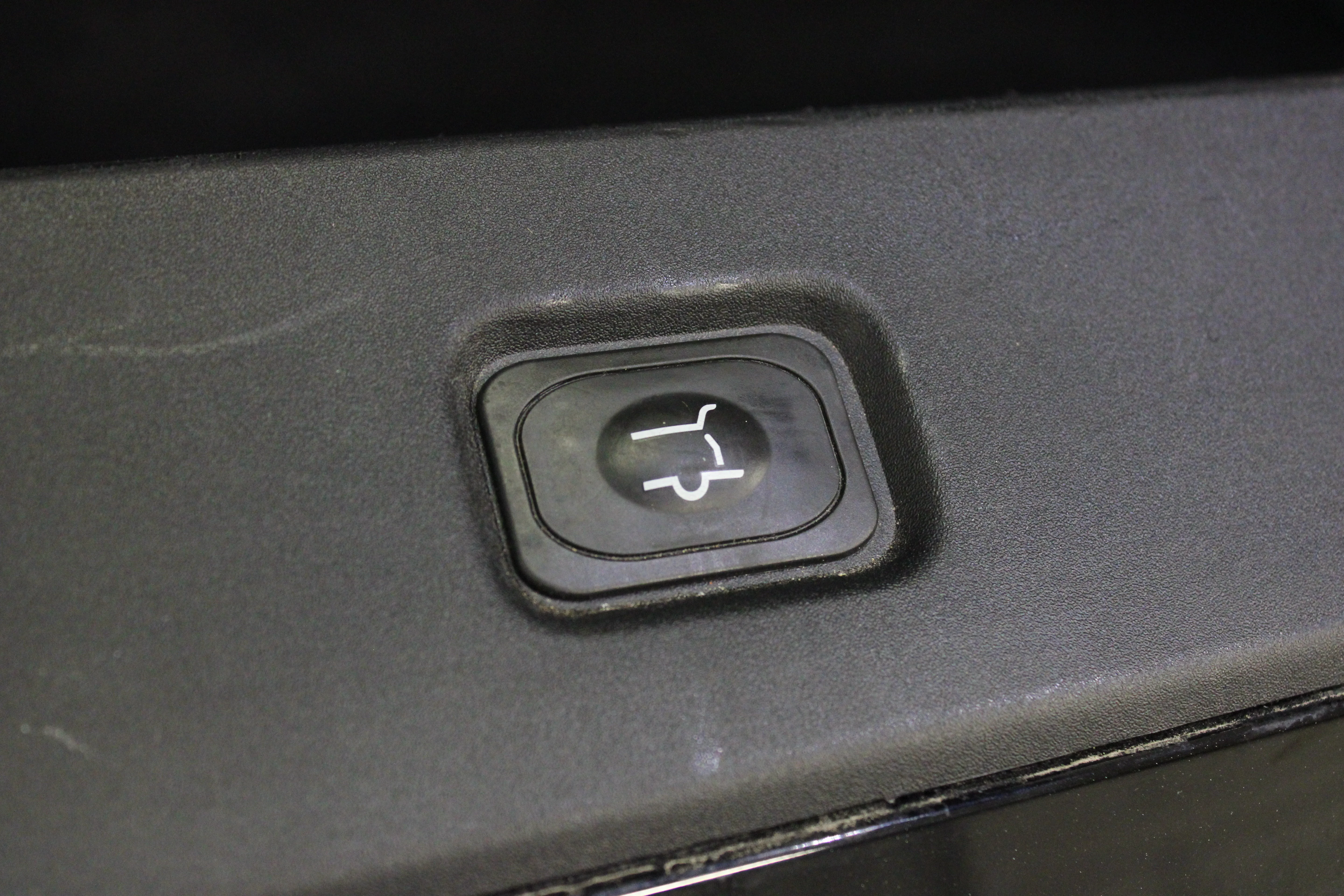 Used 2025 Black Metallic Ford Platinum image 15