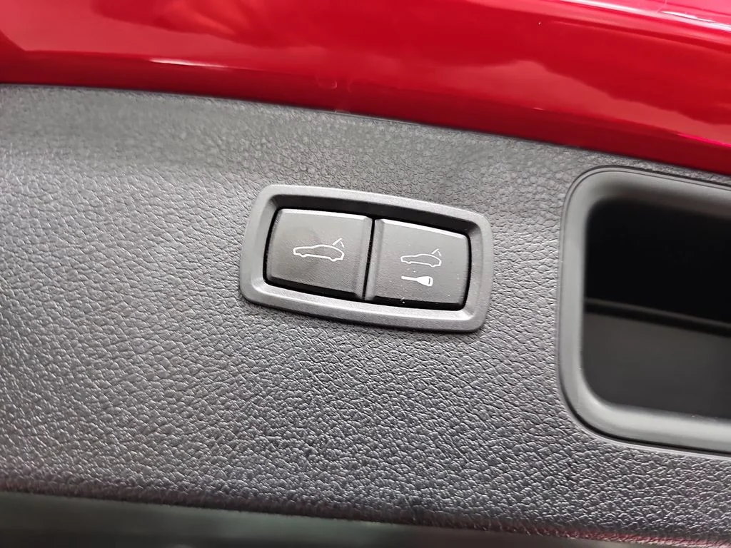 Used 2021  Porsche Base image 16