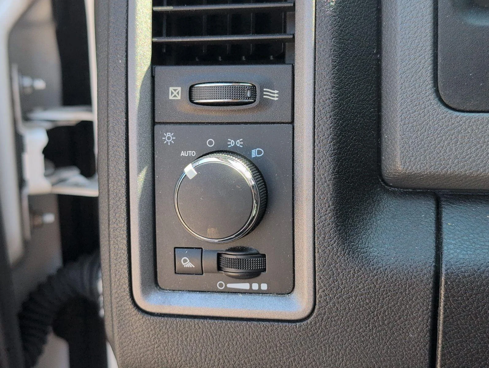 Used 2018 Bright White Clearcoat Ram Tradesman image 29