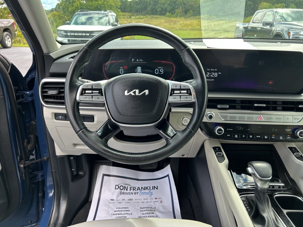 Used 2024 Black Kia S image 16