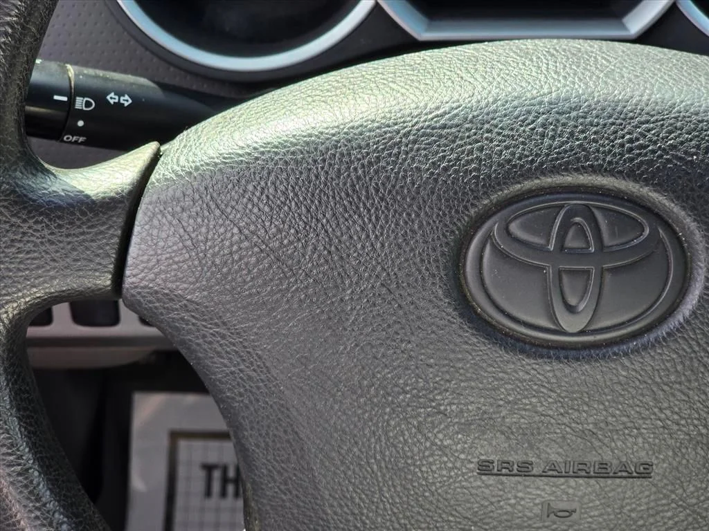 Used 2007 White Toyota  image 14