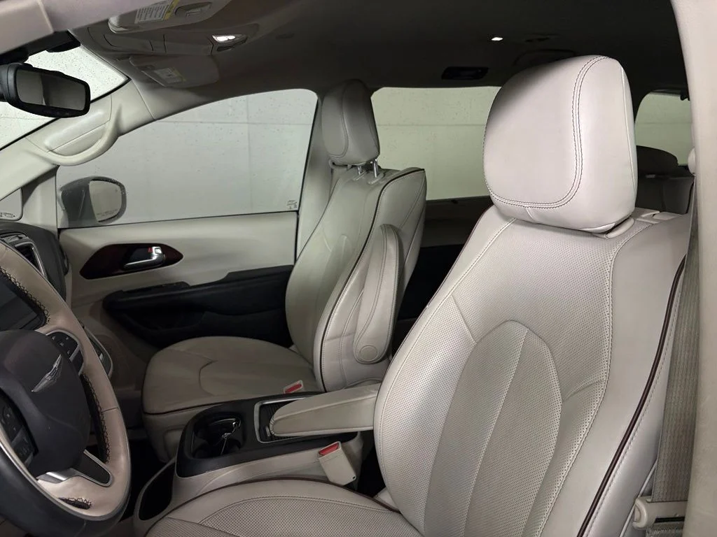 Used 2017 White Chrysler Limited image 18
