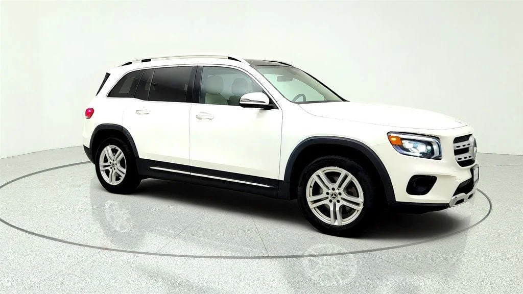 Used 2023 Polar White Mercedes-Benz GLB 250 4MATIC® SUV w/ Premium Package & Panorama Roof image 3