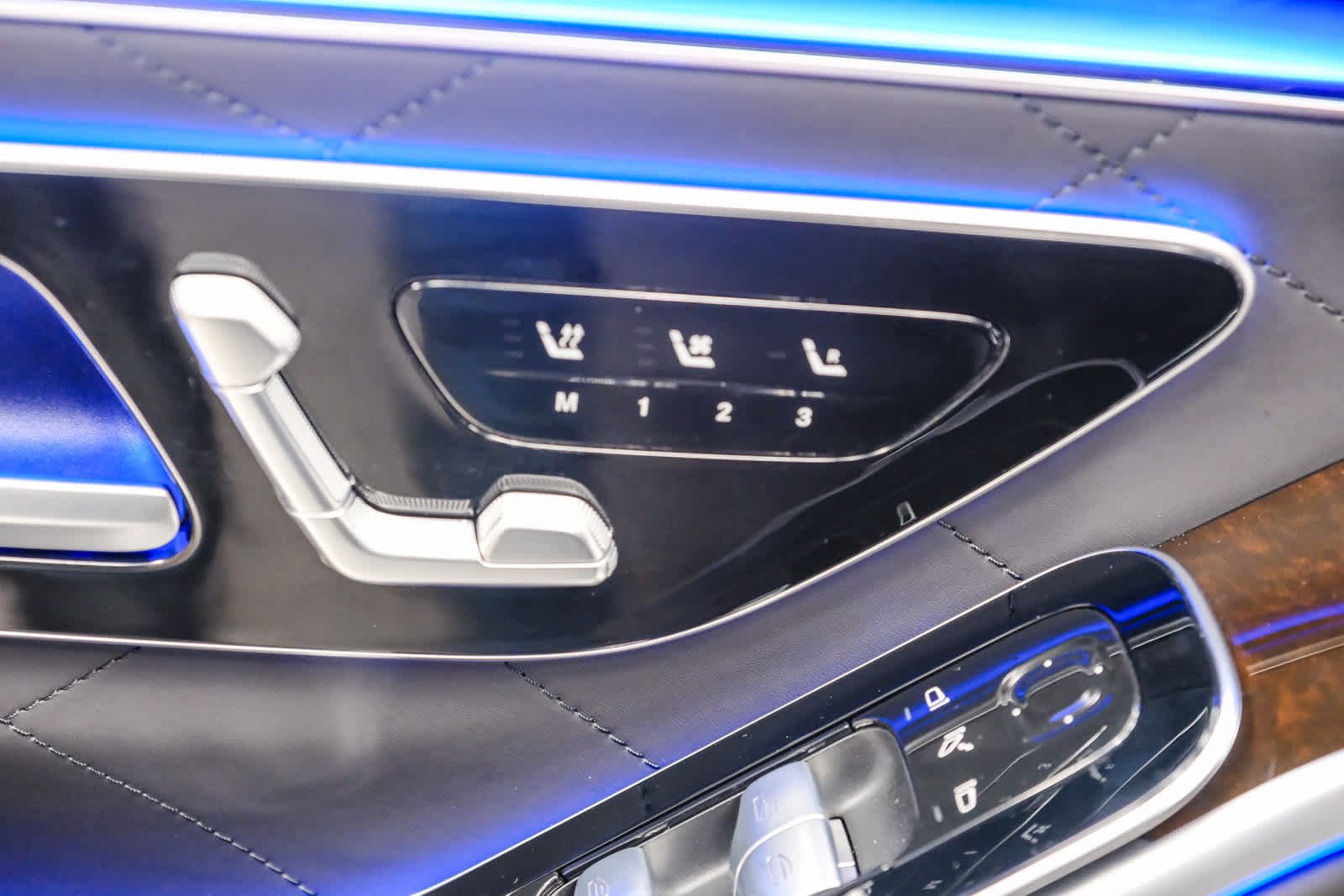 Used 2024 Black Mercedes-Benz S 580e image 29