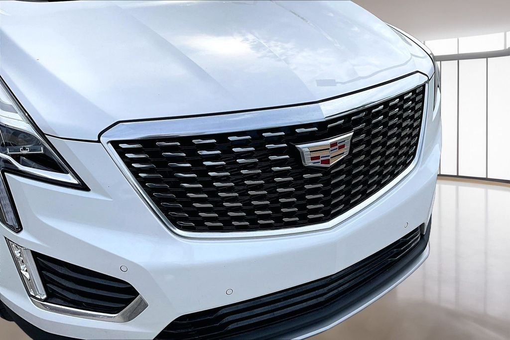 Used 2025 White Cadillac Premium Luxury image 30