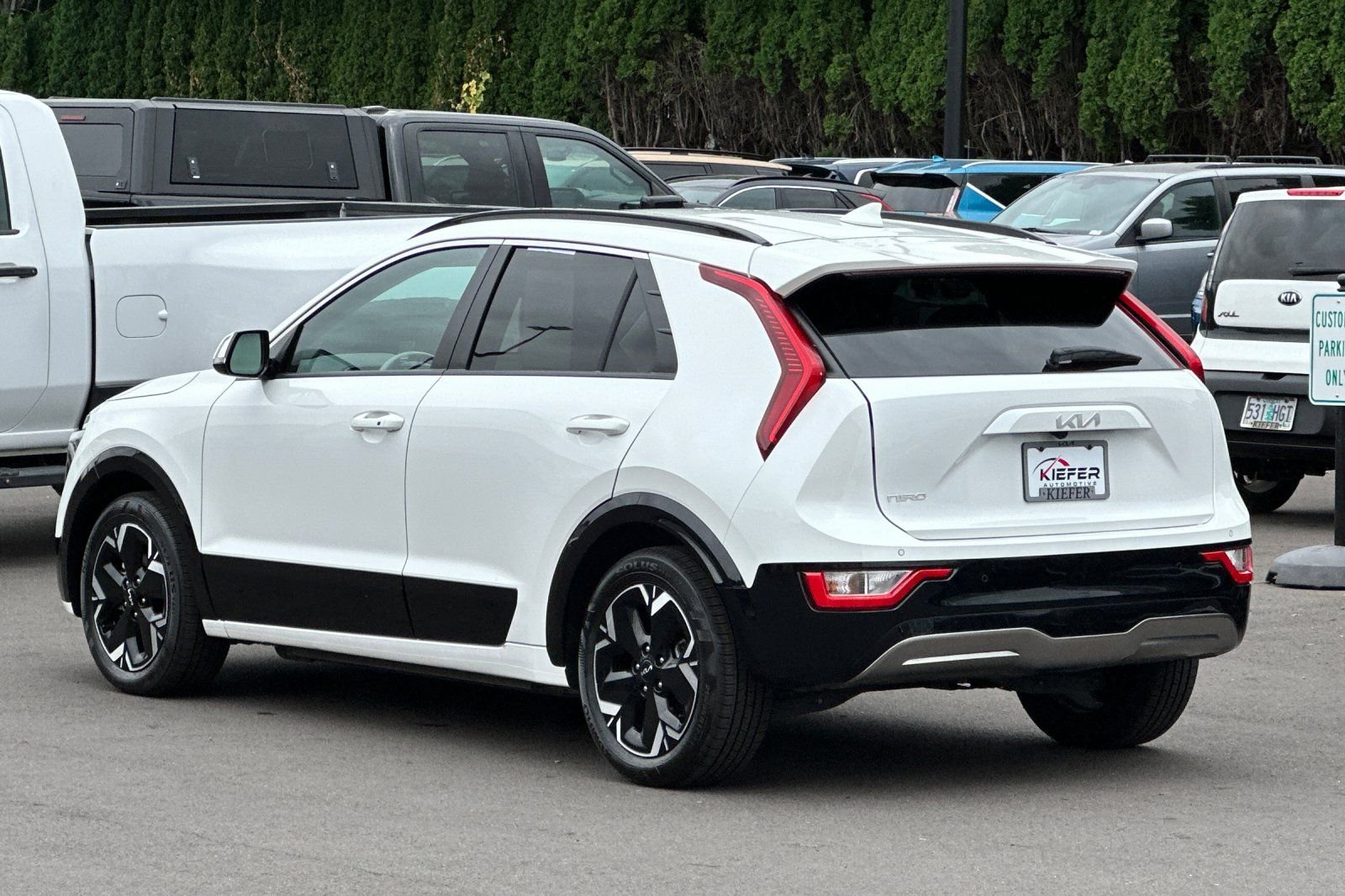 Certified Used 2023 White Kia Wind image 6