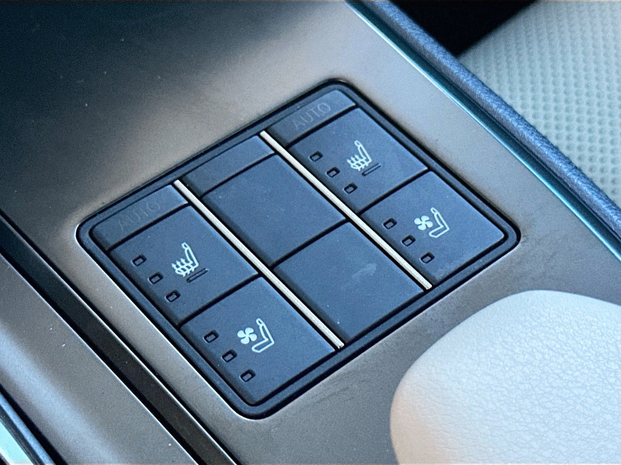 Used 2025 Obsidian Lexus UX 300h F SPORT Design image 14