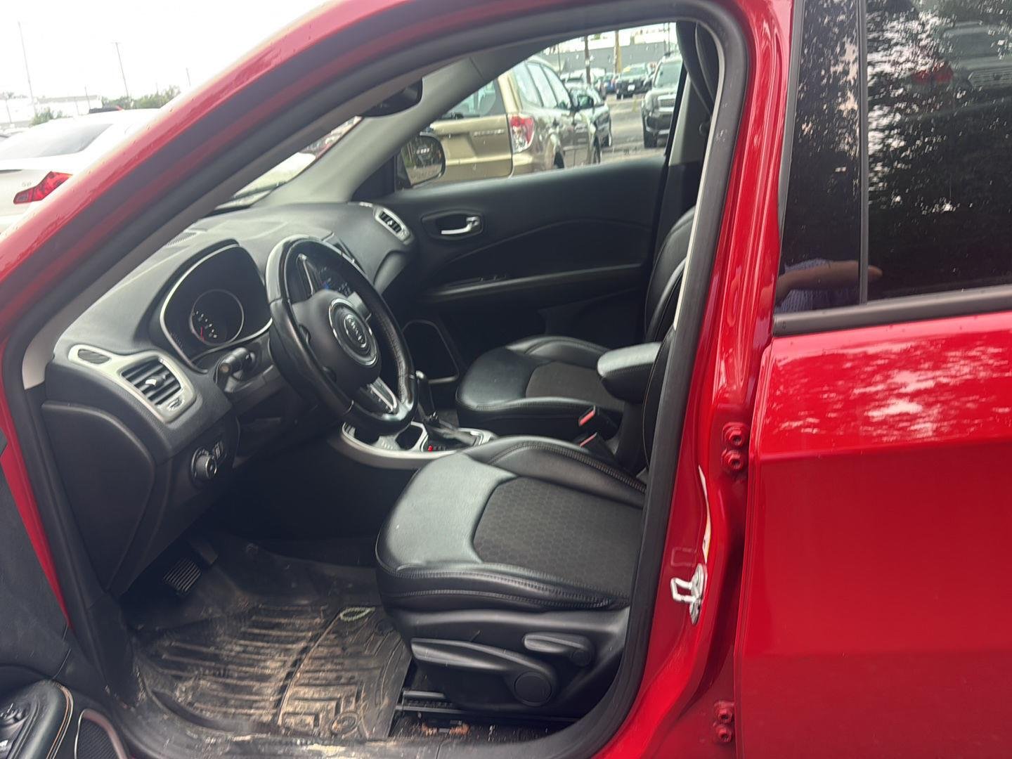 Used 2020 Redline Pearlcoat Jeep Latitude w/Sun/Safety Pkg image 10