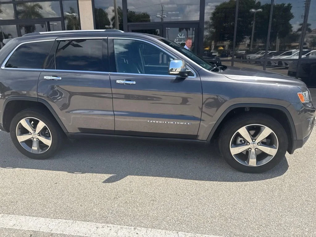 Used 2016 Gray Jeep Limited image 18