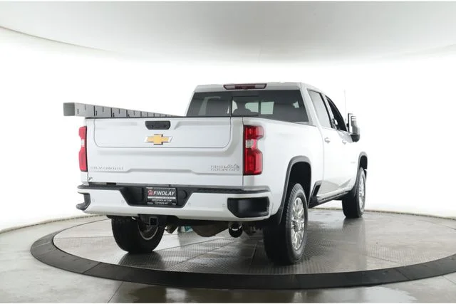 Used 2022 White Chevrolet High Country image 7