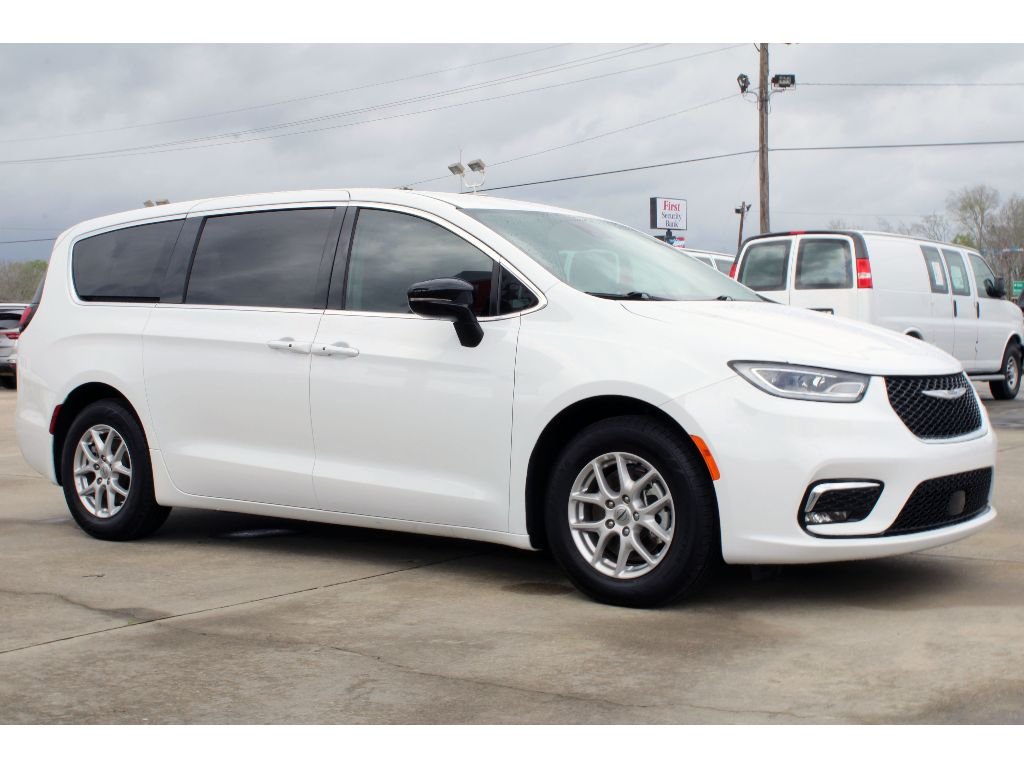 Used 2024 Bright White Clearcoat Chrysler Touring L image 22