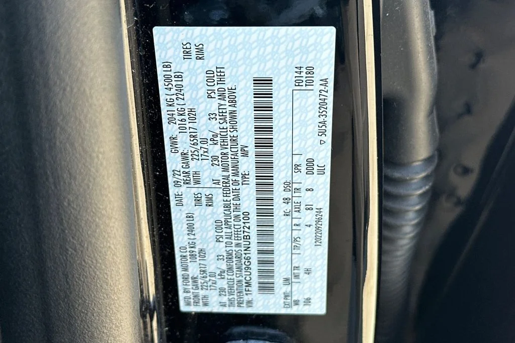Used 2022 Black Ford SE image 30