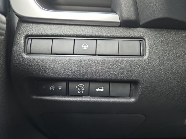 New 2026 Everest White Pearl TriCoat Nissan Dark Armor™ image 10