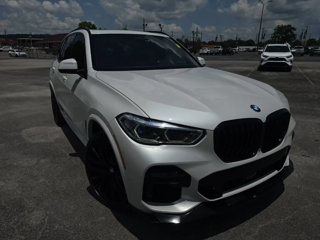 Used 2022 White BMW M50i image 1