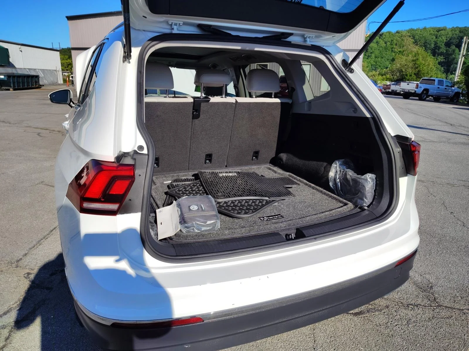 Used 2018 Pure White White Volkswagen  image 32