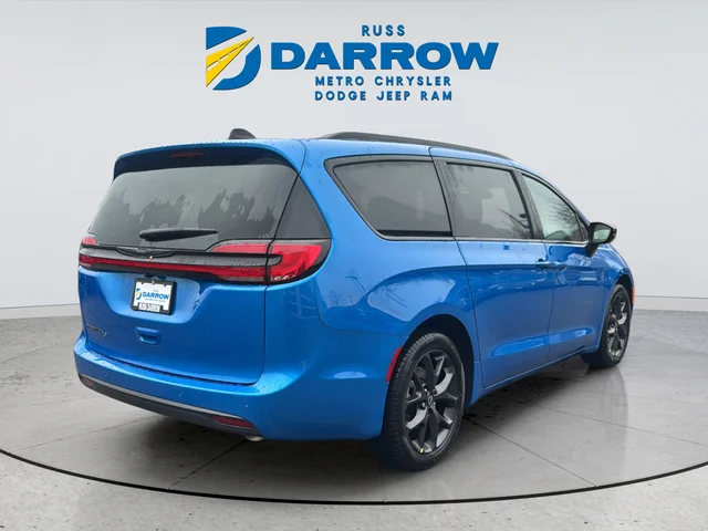 New 2026 Hydro Blue Pearl-Coat Exterior Paint Chrysler Select image 5