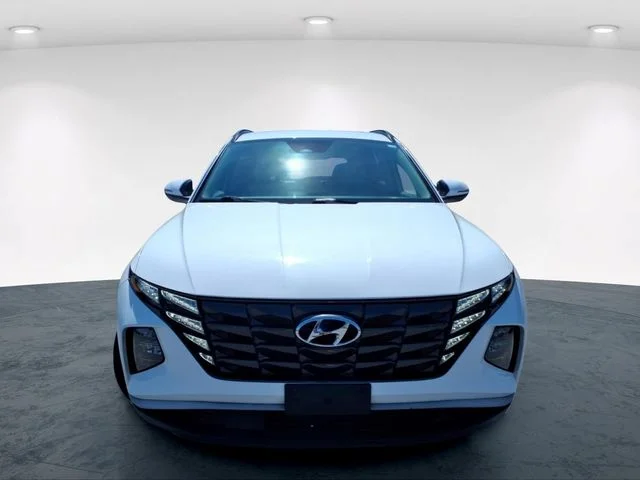 Used 2023 White Hyundai SEL image 4