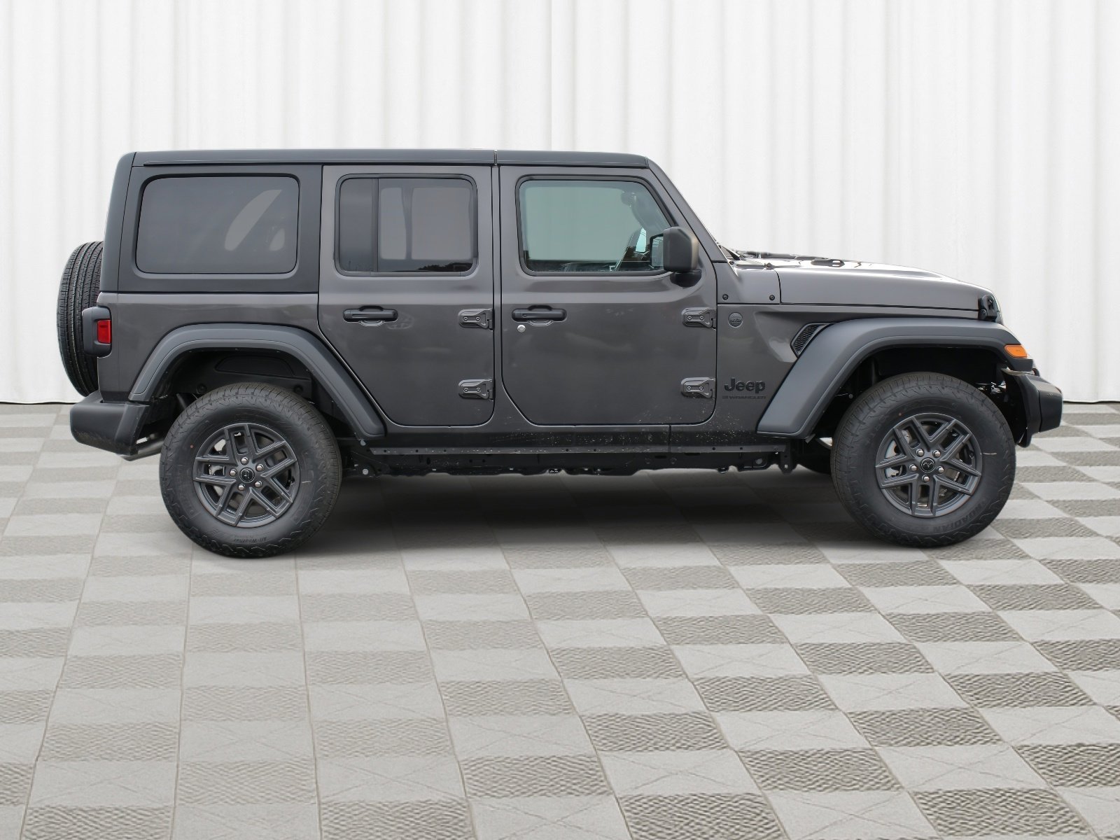New 2026 Granite Crystal Metallic Clear-Coat Exterior Paint Jeep Sport S image 28