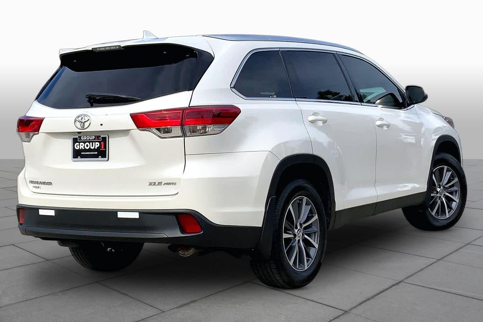 Used 2019 Blizzard Pearl Toyota XLE image 13