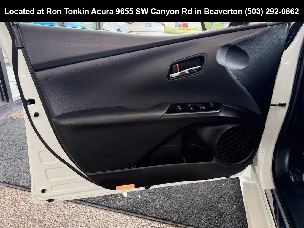 Used 2017 Blizzard Pearl Toyota Premium image 11