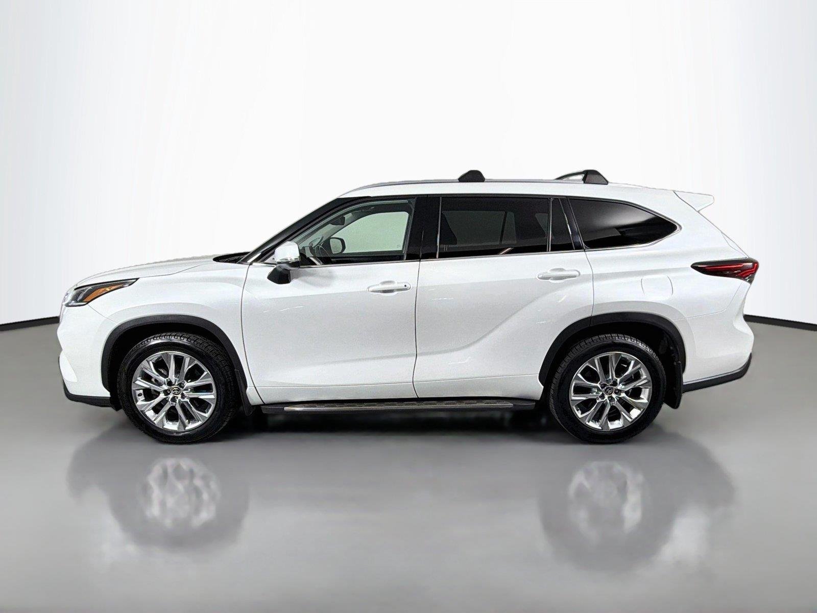 Used 2024 Wind Chill Pearl Toyota Limited image 8