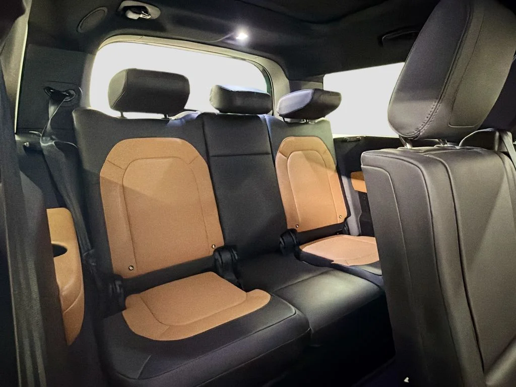 Certified Used 2024  Land Rover X-Dynamic SE image 28
