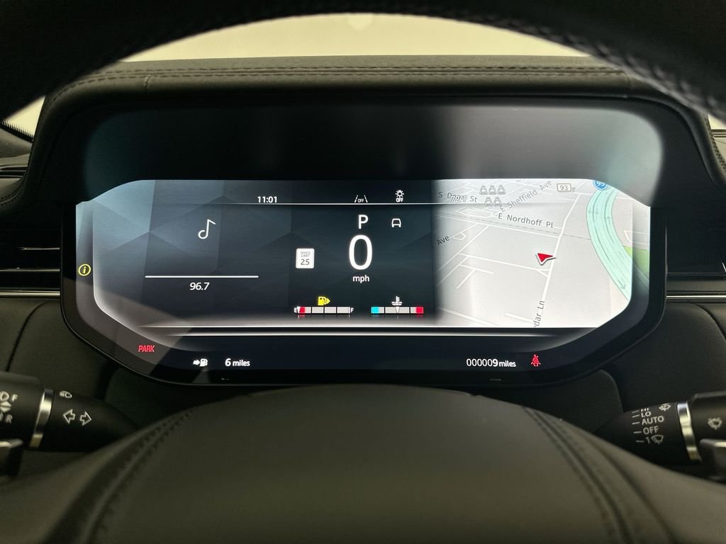 New 2026 Fuji White Land Rover SE image 15