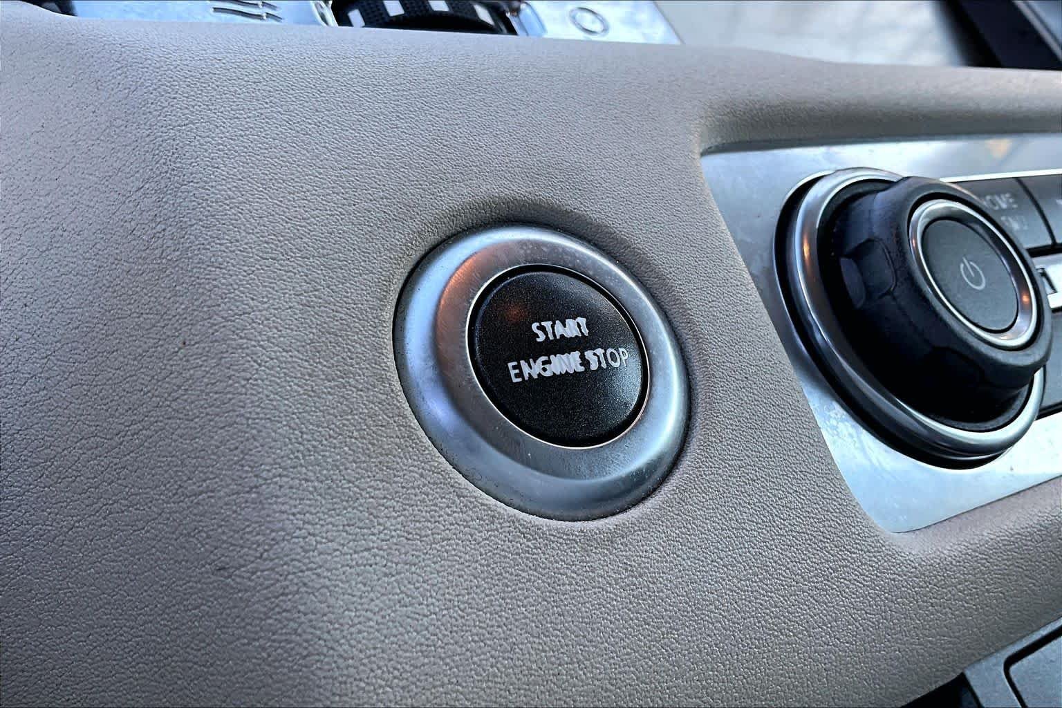 Used 2013 Fuji White Land Rover HSE LUX image 29
