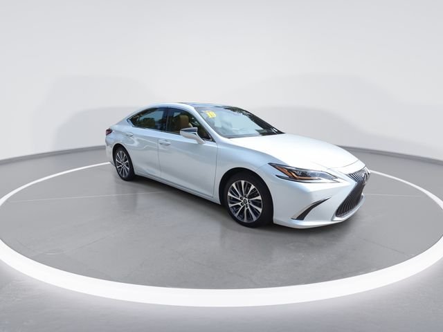 Used 2019 White Lexus 350 Luxury image 2