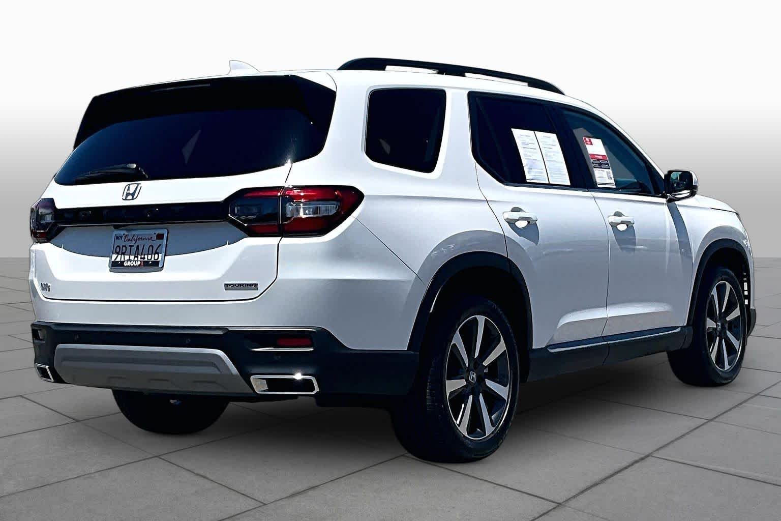 Used 2025 Platinum White Pearl Honda Touring image 12