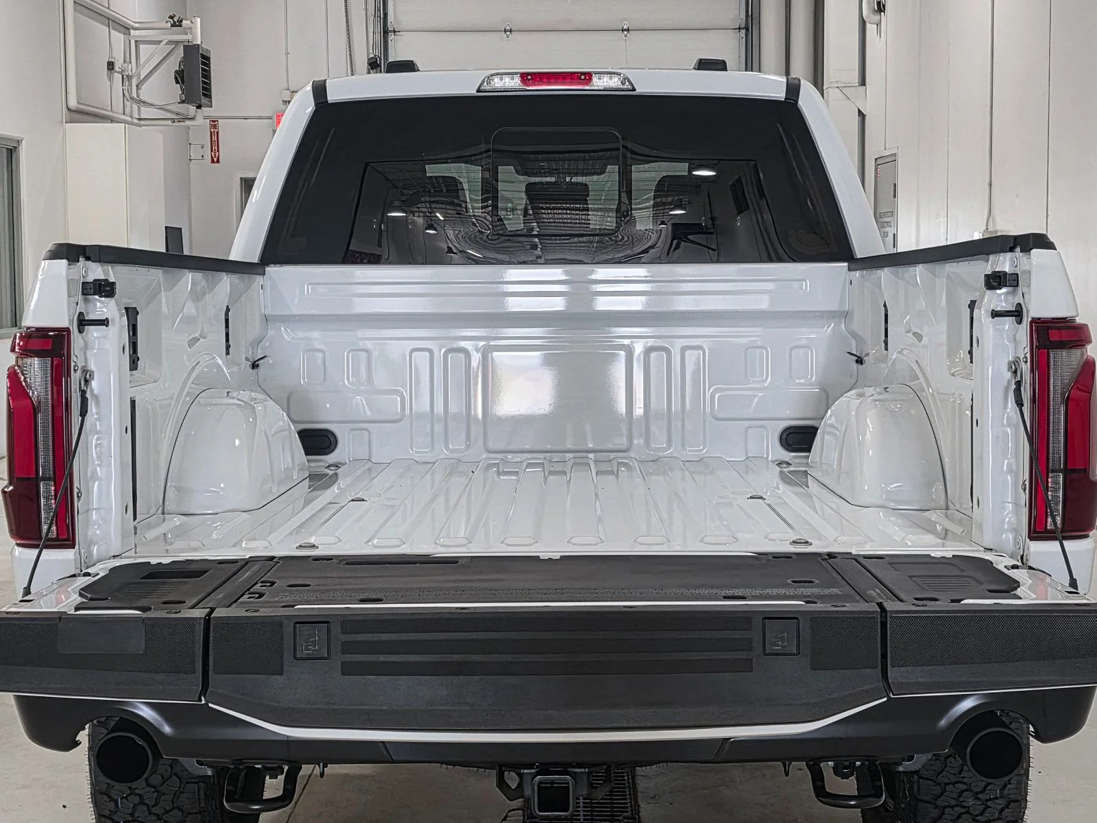 New 2025 Oxford White Ford Tremor® image 17