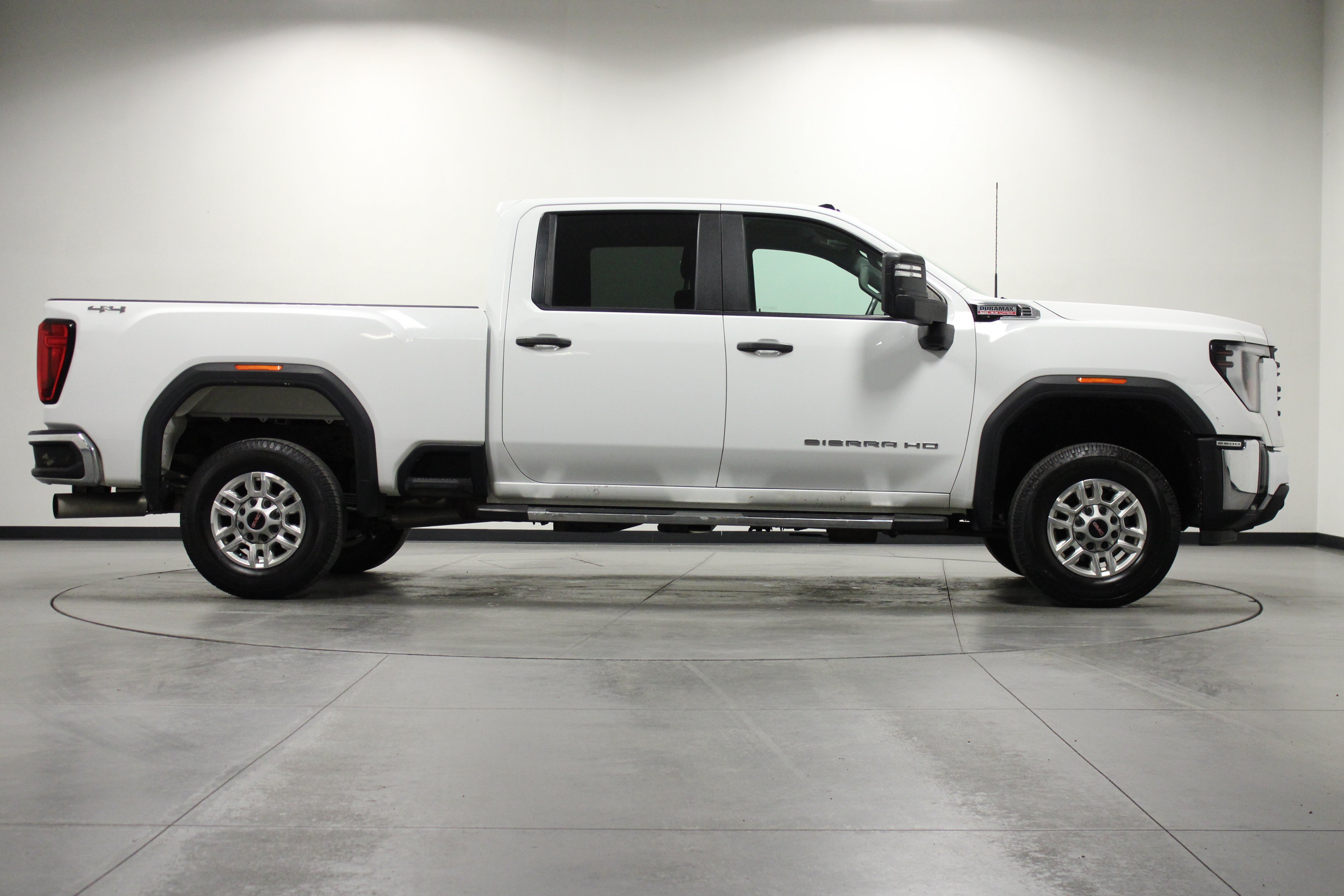 Used 2024 Summit White GMC Pro image 3
