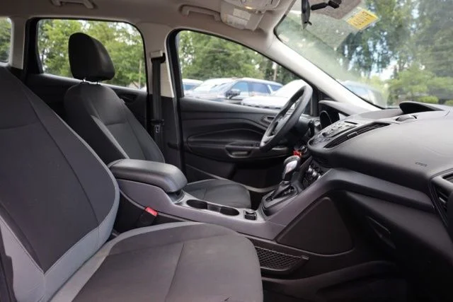 Used 2015  Ford S image 36