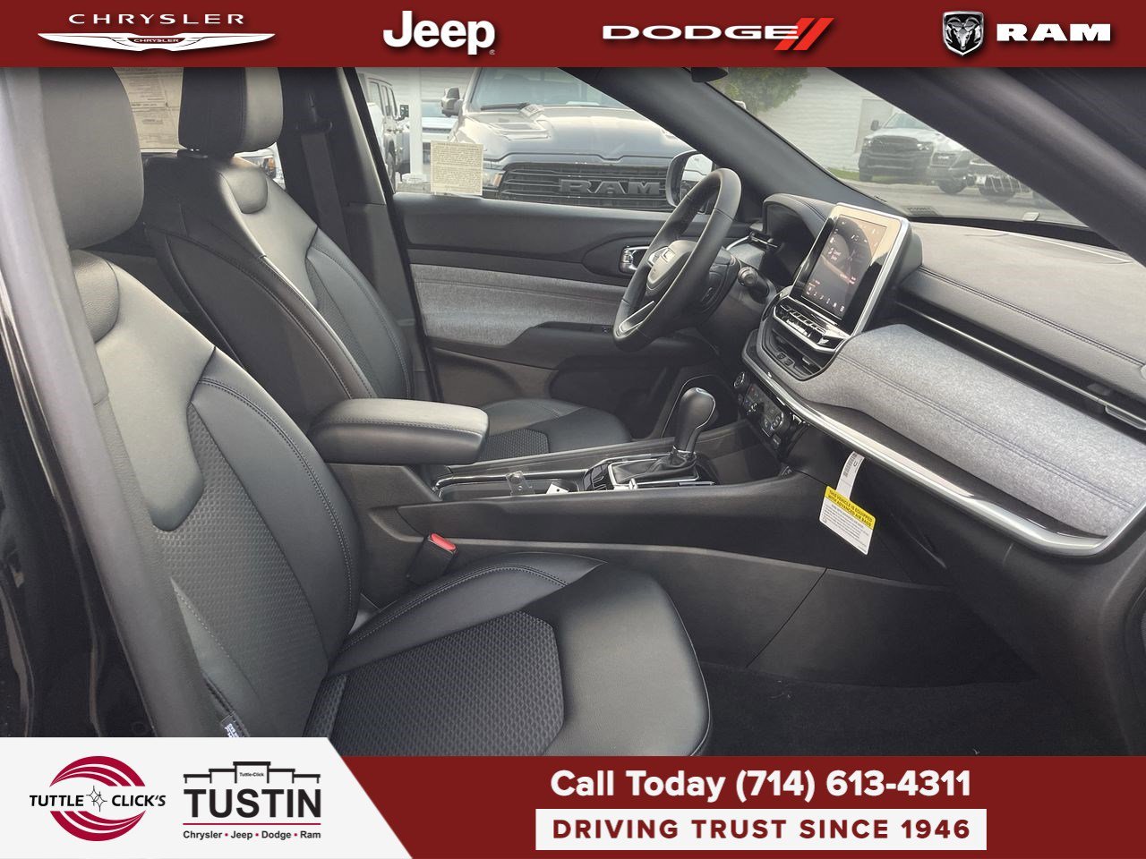 New 2026 Diamond Black Crystal Pearl-Coat Exterior Paint Jeep Latitude image 16