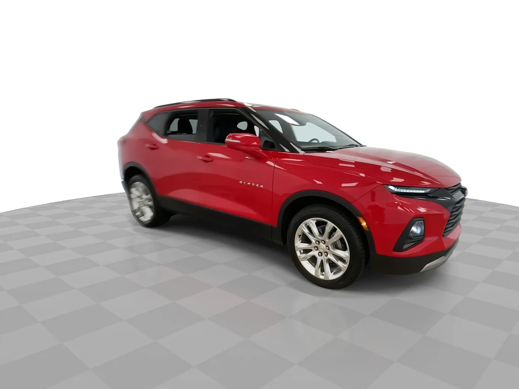 Used 2020 RED Chevrolet LT image 3