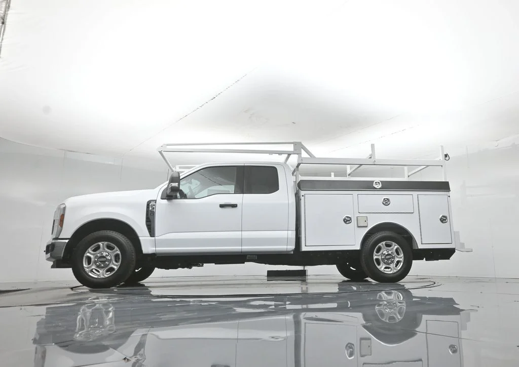 New 2026 Oxford White Ford XLT image 7