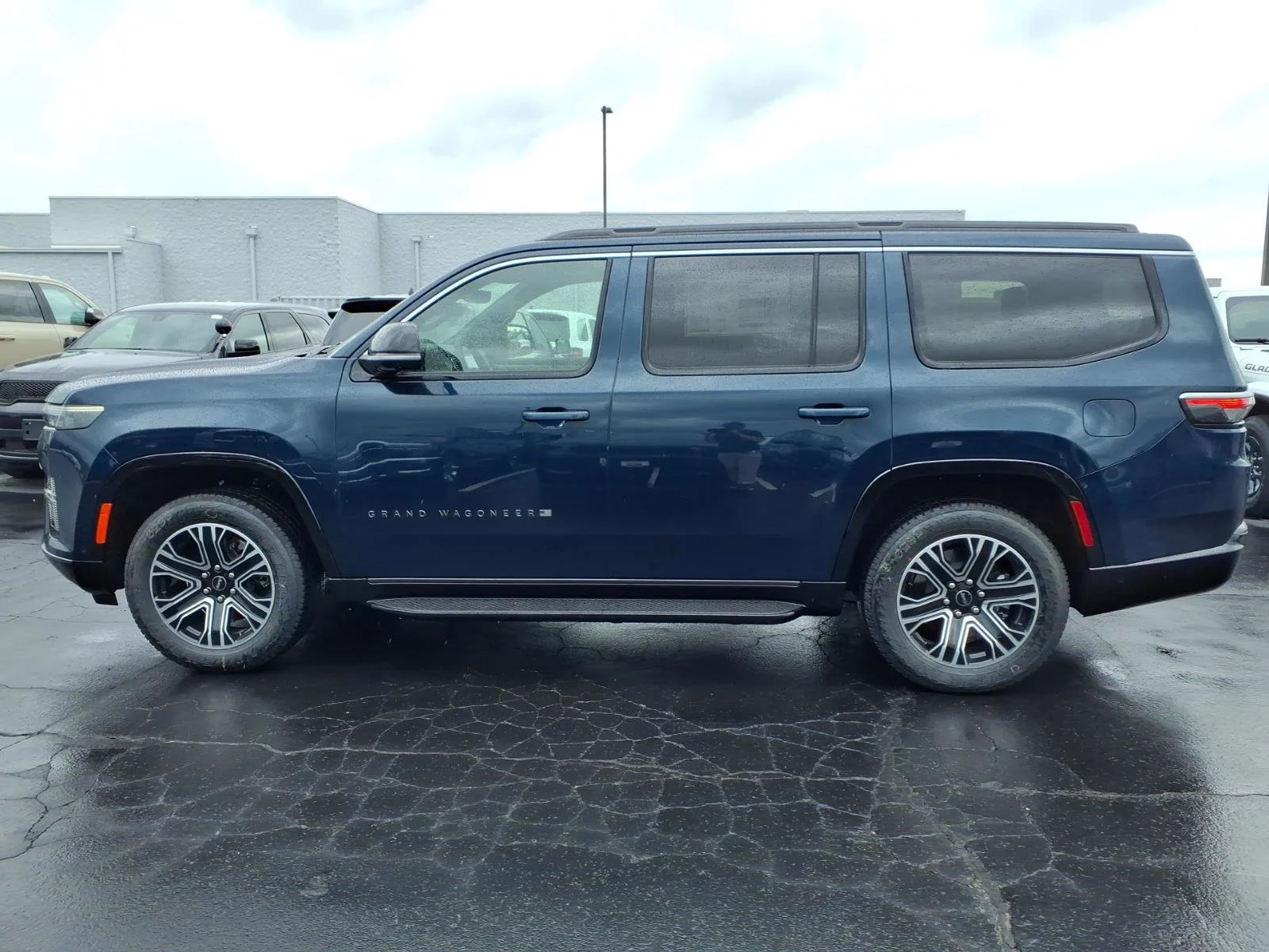 New 2026 Fathom Blue Pearl-Coat Exterior Paint (Late Availability) Jeep  image 3