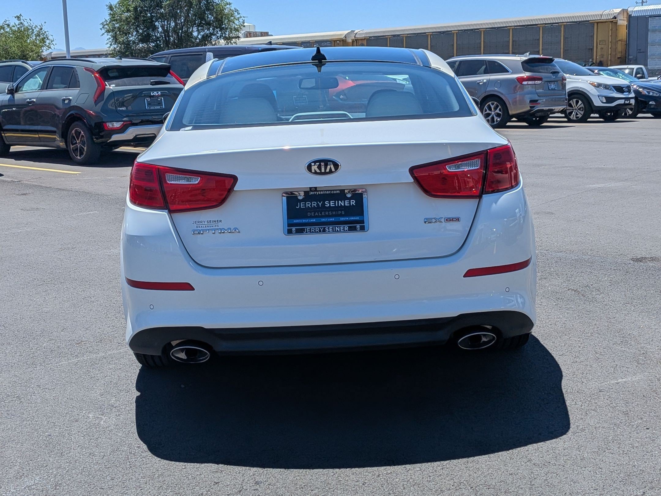 Used 2014 Snow White Pearl Kia EX image 4