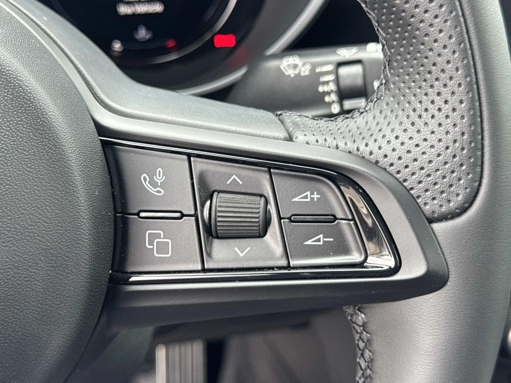2026 Alfa Romeo Giulia Base - Photo 9