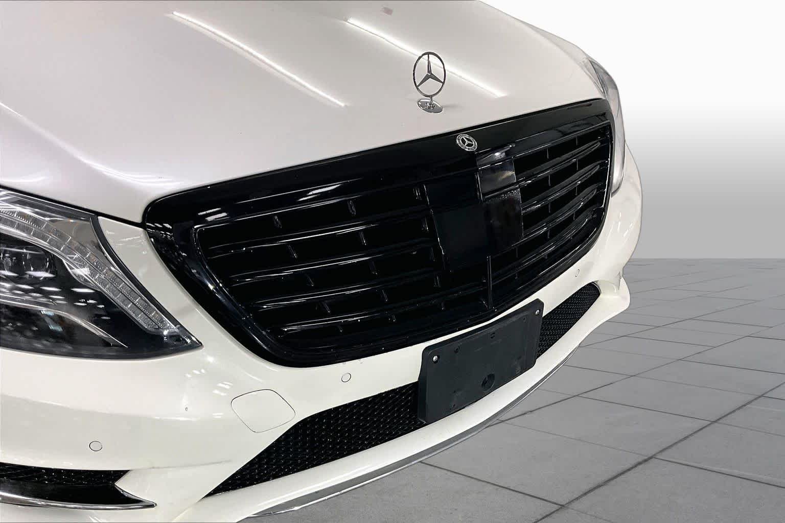 Used 2017 designo Diamond White Metallic Mercedes-Benz S 550 image 32