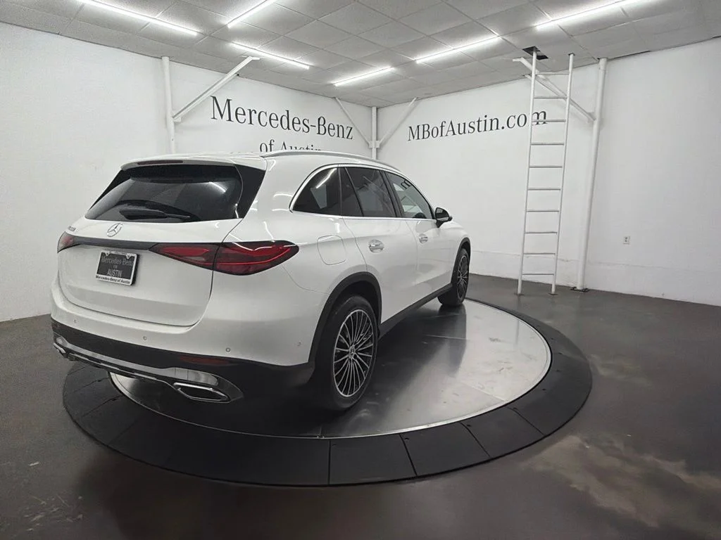 New 2027 White Mercedes-Benz GLC 300 image 7