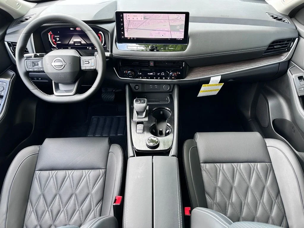 New 2026 Champagne Silver Metallic / Super Black Two-tone Nissan Platinum image 21