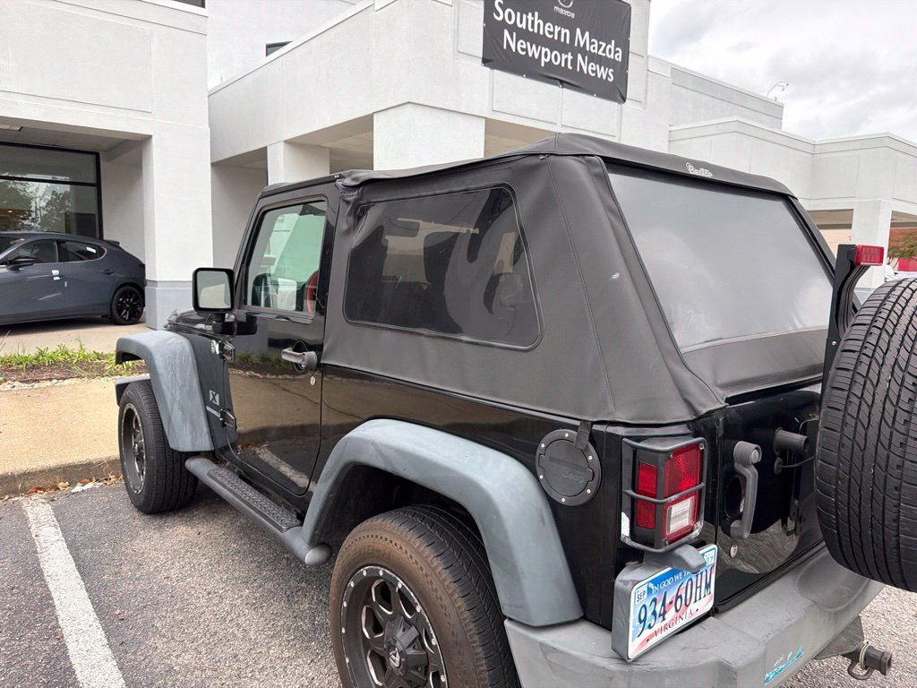 Used 2008 Black Jeep X image 3
