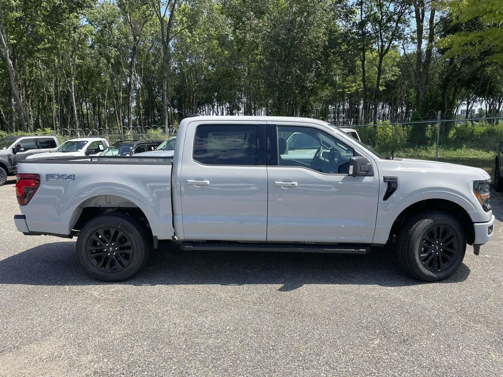 New 2026 Avalanche Ford XLT image 2