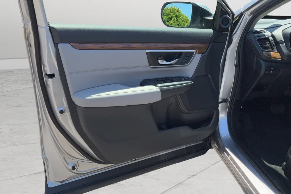 Used 2020 Silver Honda Touring image 10