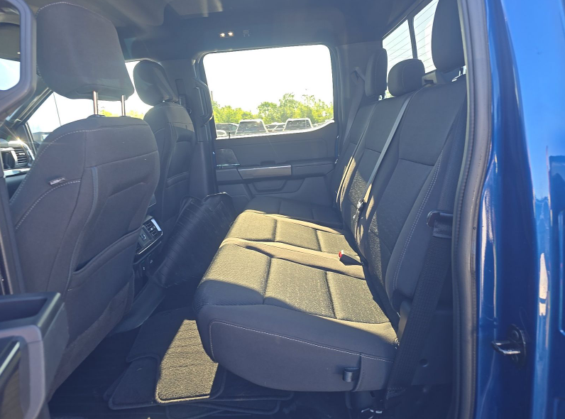 Used 2023 Atlas Blue Metallic Ford XLT image 7