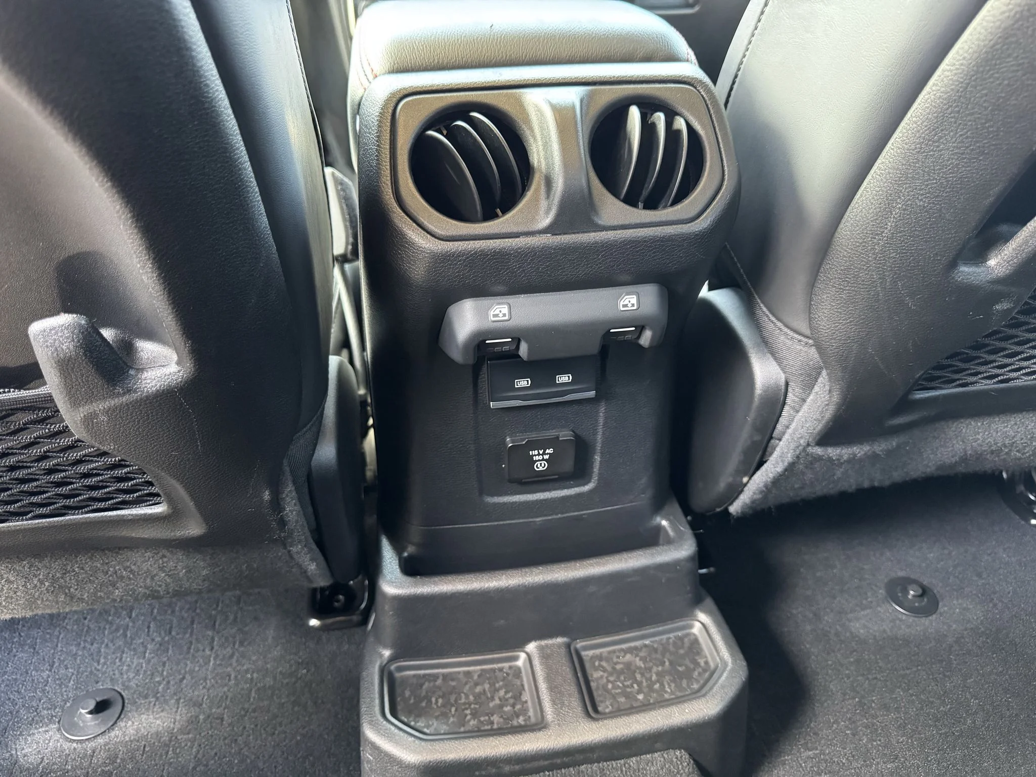 Used 2024 Silver Zynith Clearcoat Jeep Rubicon X image 32