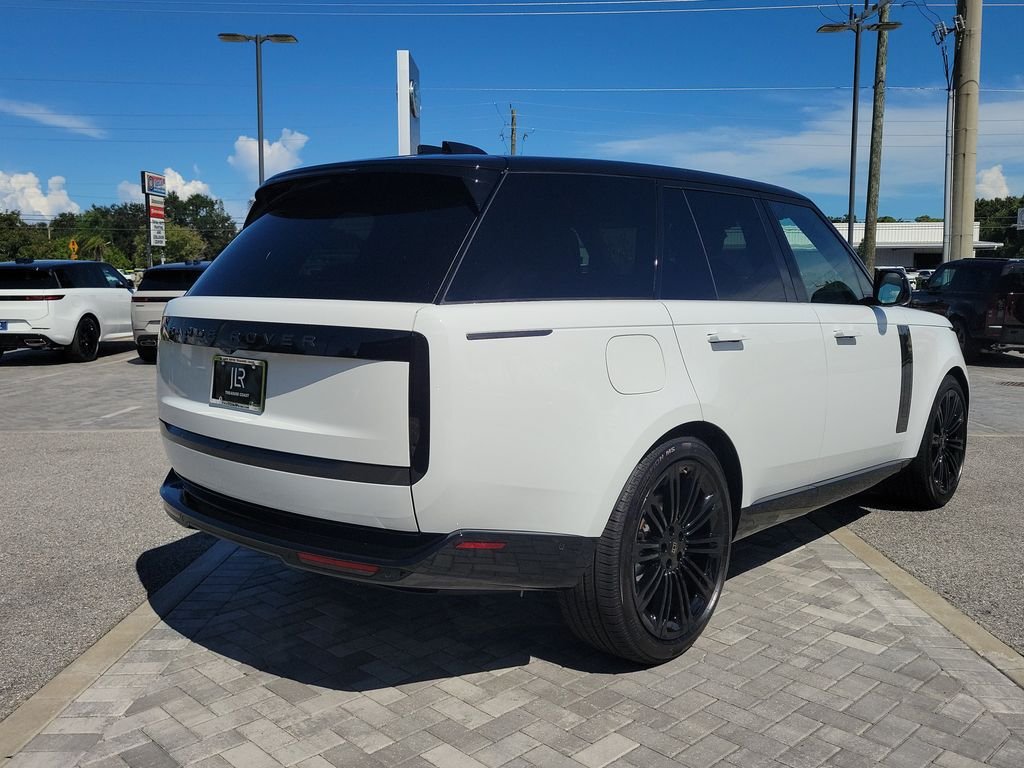 New 2027 Fuji White Land Rover SE image 5