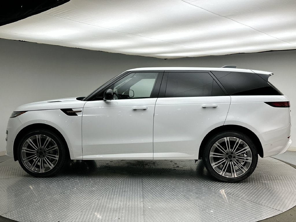 New 2027 Fuji White Land Rover Dynamic SE image 2