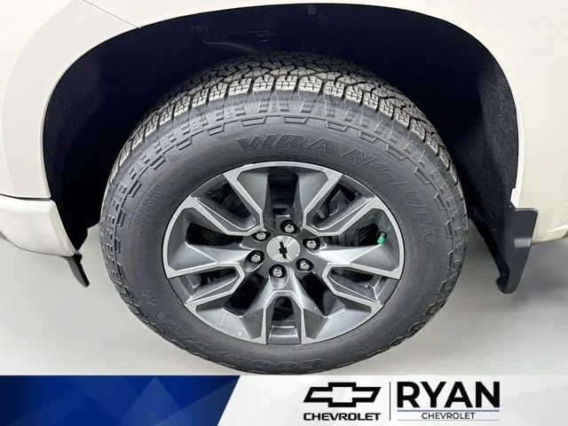 New 2026 White Chevrolet RST image 32
